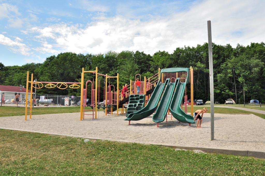 Plymouth Rock Camping Resort Rustic Cabin Elkhart Lake المظهر الخارجي الصورة