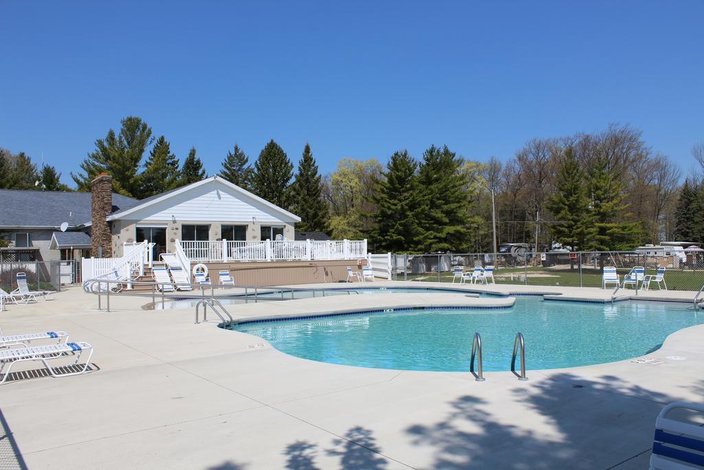 Plymouth Rock Camping Resort Rustic Cabin Elkhart Lake المظهر الخارجي الصورة