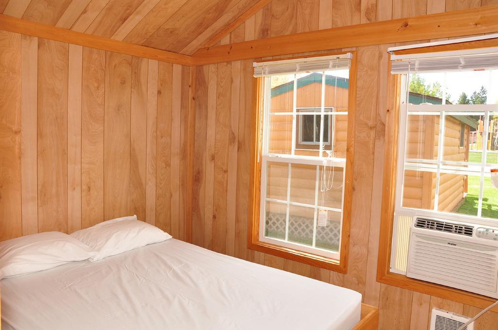 Plymouth Rock Camping Resort Rustic Cabin Elkhart Lake المظهر الخارجي الصورة