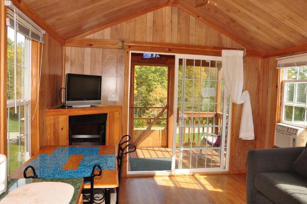 Plymouth Rock Camping Resort Rustic Cabin Elkhart Lake المظهر الخارجي الصورة